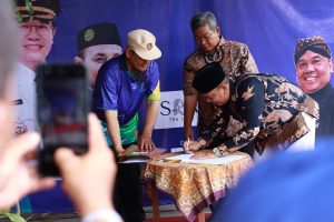 Penandatanganan MoU antara PDM Sragen bersama Bank Syariah Sragen dan SMK Negeri 1 Kedawung dengan di saksikan oleh Sekda Sragen
